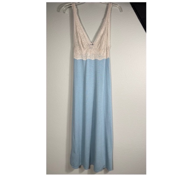 Natori Lace Bodice Modal Knit Nightgown - Picture 11 of 13